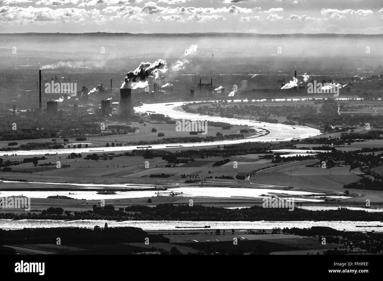 Vista aerea, Reno meandro del Voerde Duisburg e visto da Rheinberg, corso del Reno, regione del Basso Reno idillio,paesaggi industriali Foto Stock