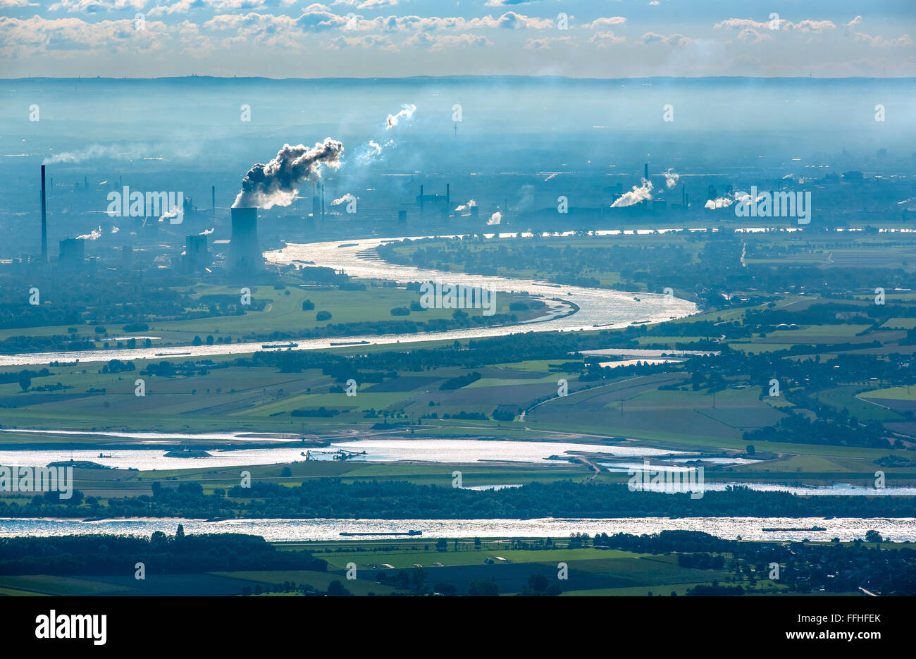 Vista aerea, Reno meandro del Voerde Duisburg e visto da Rheinberg, corso del Reno, regione del Basso Reno idillio,paesaggi industriali Foto Stock