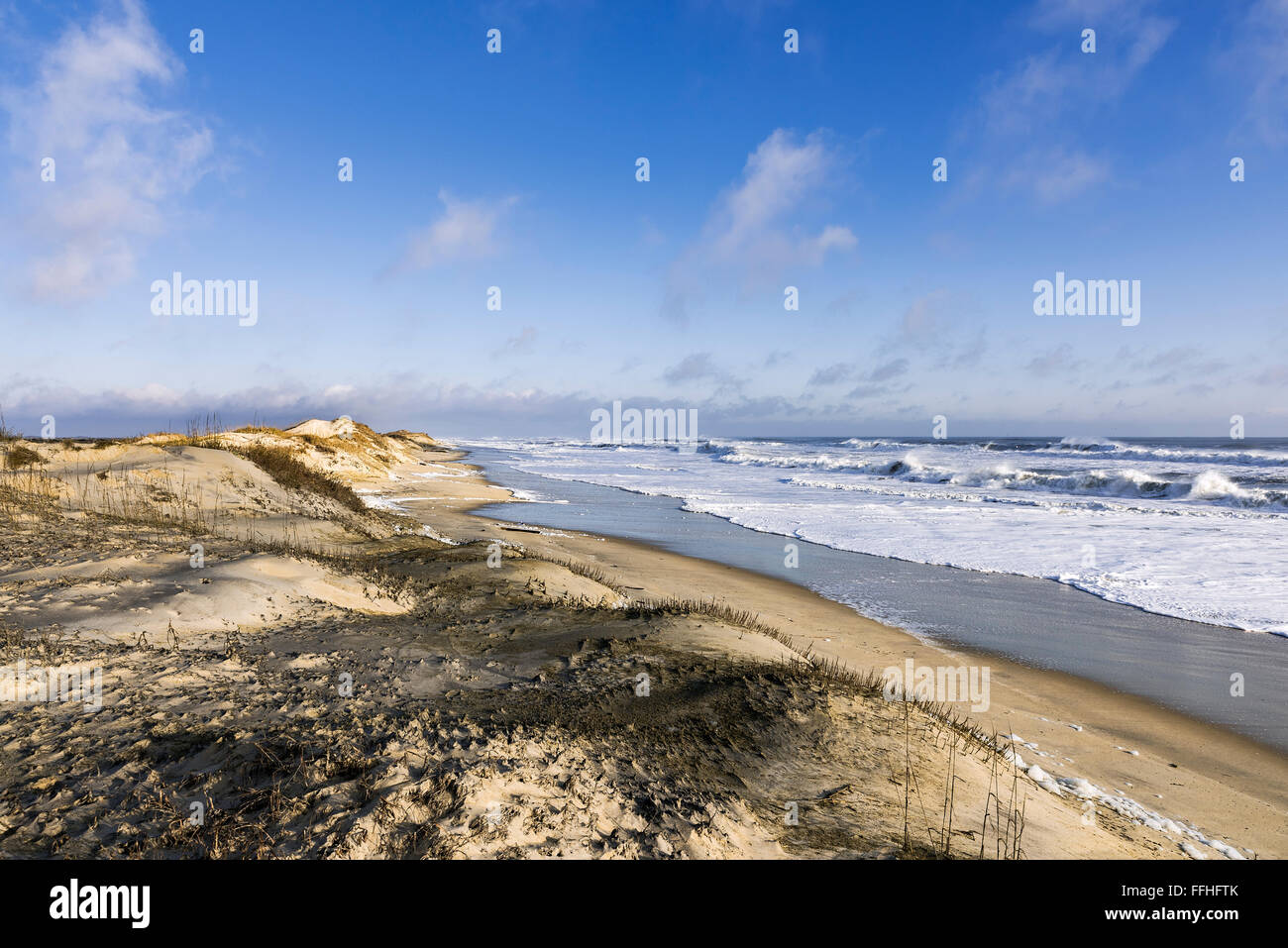 La spiaggia incontaminata lungo Cape Hatteras National Seashore, Outer Banks, North Carolina, STATI UNITI D'AMERICA Foto Stock