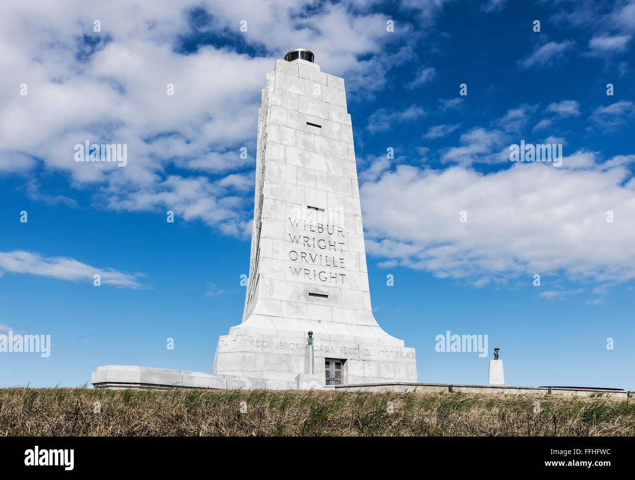 Monumento commemorativo storica prima del volo, Wright Brothers National Memorial, Kill Devil Hills, Outer Banks, Carolina del Nord Foto Stock