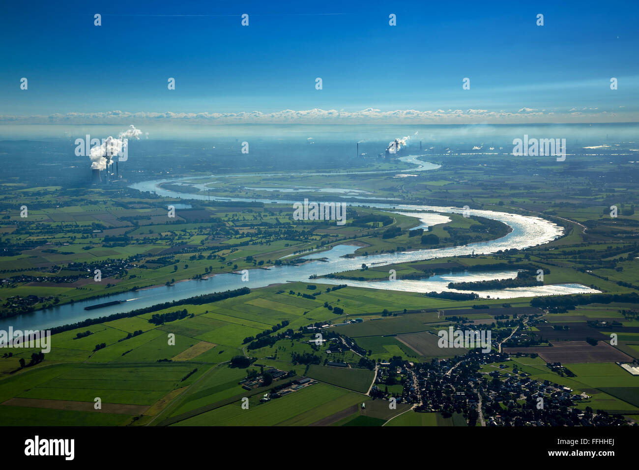Vista aerea, Reno meandro del Voerde Duisburg e visto da Rheinberg, corso del Reno, regione del Basso Reno idillio,paesaggi industriali Foto Stock