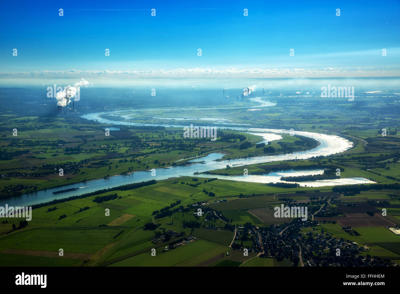 Vista aerea, Reno meandro del Voerde Duisburg e visto da Rheinberg, corso del Reno, regione del Basso Reno idillio,paesaggi industriali Foto Stock