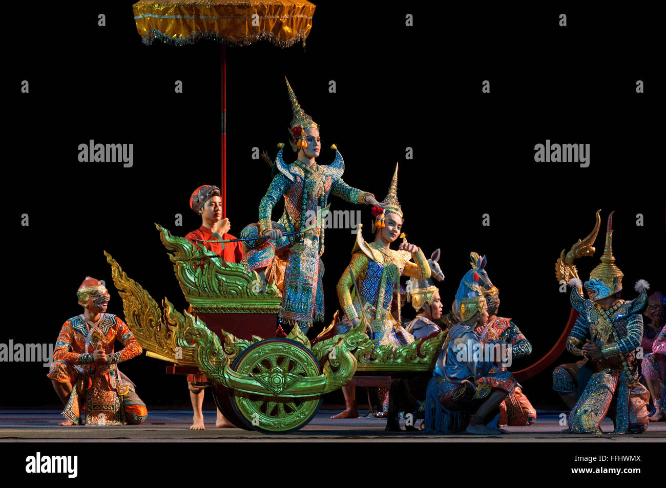 Danza classica Tailandese performance al Teatro Salachalermkrung a Bangkok, in Thailandia. Khon-Thai mascherato CLASSICO danza presso la Sala Foto Stock