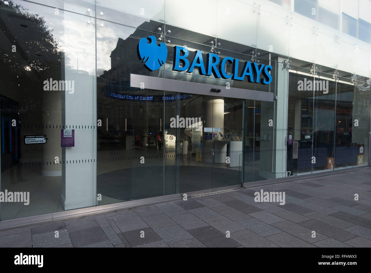 Barclays Bank ramo su St. David's Way a Cardiff, nel Galles del Sud. Foto Stock