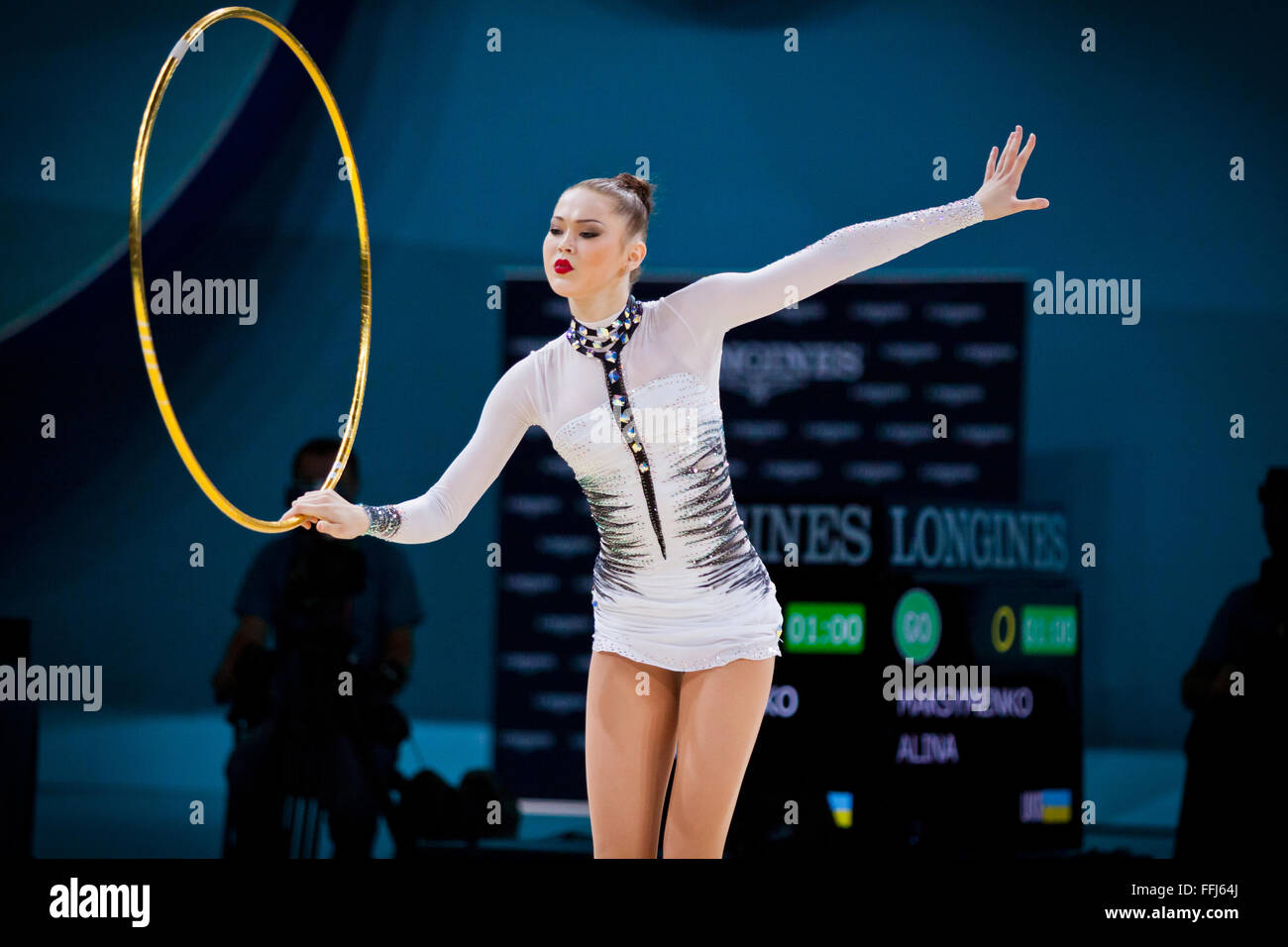 Kiev, Ucraina - 30 agosto 2013: Alina Maksymenko dell'Ucraina esegue durante la trentaduesima Rhythmic Gymnastics World Championship (individuale Foto Stock