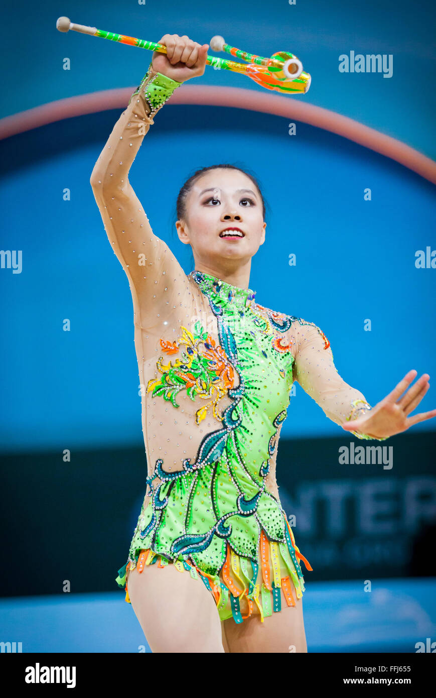 Kiev, Ucraina - 30 agosto 2013: Senyue Deng della Cina esegue durante la trentaduesima Rhythmic Gymnastics World Championship (singoli al Foto Stock