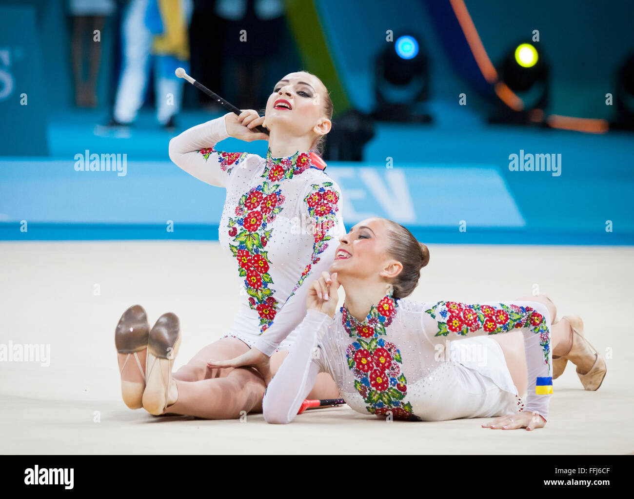 Kiev, Ucraina - 1 Settembre 2013: Team di Ucraina esegue durante la trentaduesima Rhythmic Gymnastics World Championship (Gruppo apparecchiatura Foto Stock