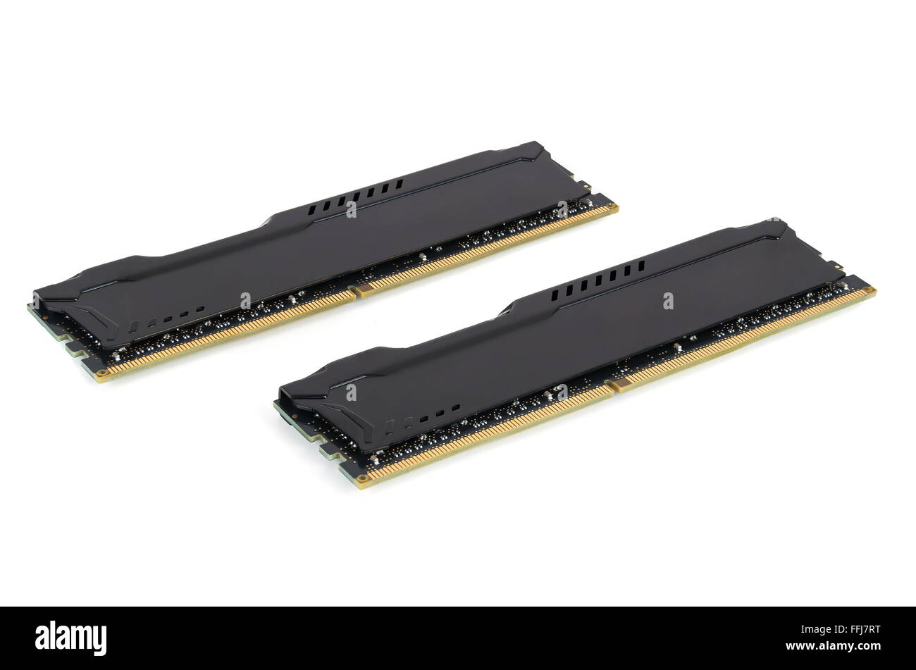 Moderno memoria RAM moduli con radiatore nero isolato su sfondo bianco con tracciato di ritaglio Foto Stock