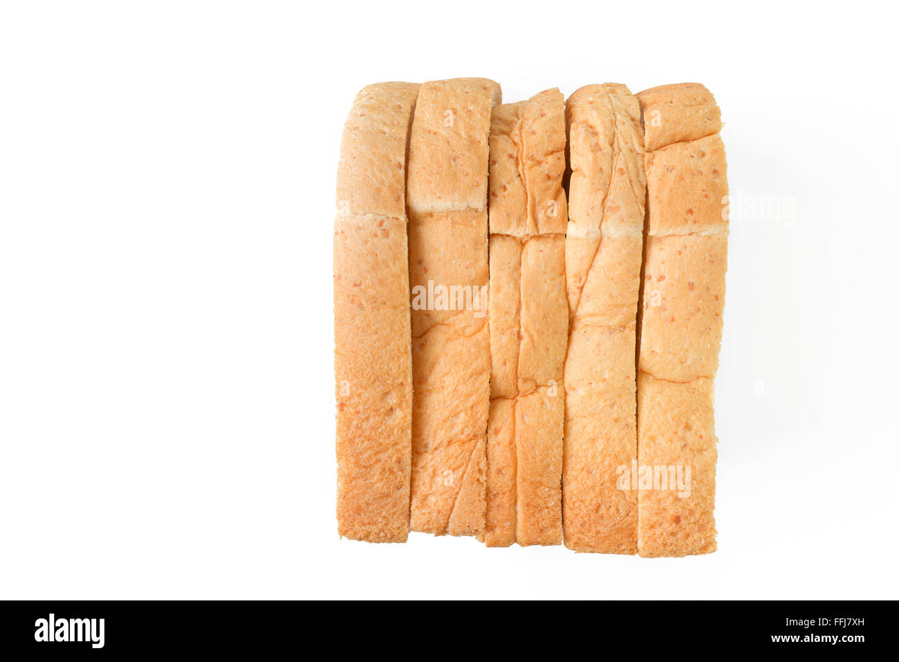 Fila di fette di pane su sfondo bianco Foto Stock