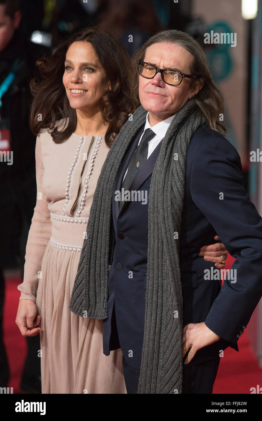 Londra, Regno Unito. Il 14 febbraio 2016. Produttore Stephen Woolley. Tappeto rosso arrivi per la 69EE British Academy Film Awards, BAFTAs, presso la Royal Opera House. Credito: Immagini vibranti/Alamy Live News Foto Stock