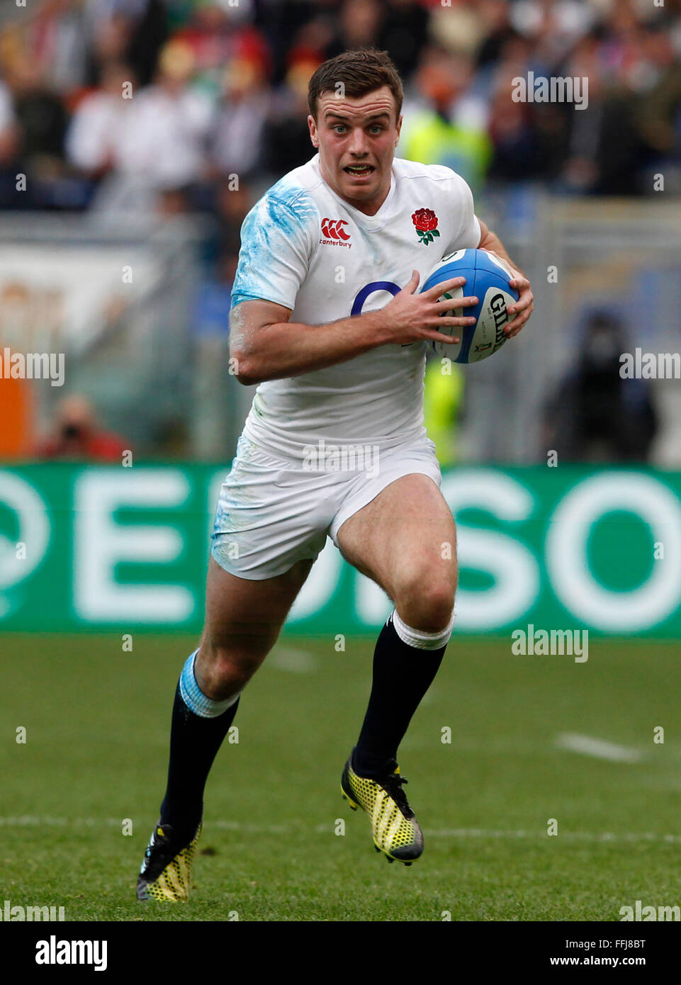Roma, Italia. Xiv Feb, 2016. L'Inghilterra del George Ford in azione durante il Sei Nazioni di Rugby Union international match tra Italia e Inghilterra . Dove Inghilterra batte Italia a 40-9 punteggio ottenuto nello stadio Olimpico di Roma Credito: Riccardo De Luca/Pacific Press/Alamy Live News Foto Stock