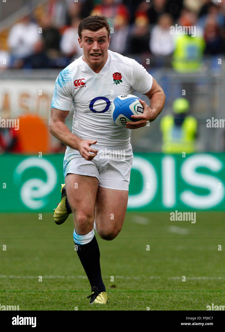 Roma, Italia. Xiv Feb, 2016. L'Inghilterra del George Ford in azione durante il Sei Nazioni di Rugby Union international match tra Italia e Inghilterra . Dove Inghilterra batte Italia a 40-9 punteggio ottenuto nello stadio Olimpico di Roma Credito: Riccardo De Luca/Pacific Press/Alamy Live News Foto Stock