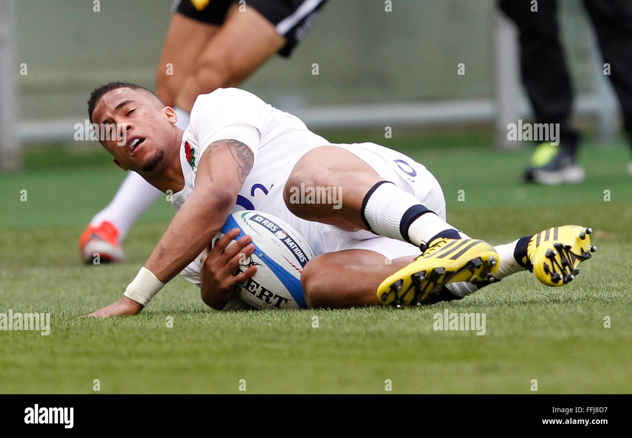 Roma, Italia. Xiv Feb, 2016. Inghilterra Anthony Watson tiene la palla nel corso del Sei Nazioni di Rugby Union international match tra Italia e Inghilterra . Dove Inghilterra batte Italia a 40-9 punteggio ottenuto nello stadio Olimpico di Roma Credito: Riccardo De Luca/Pacific Press/Alamy Live News Foto Stock