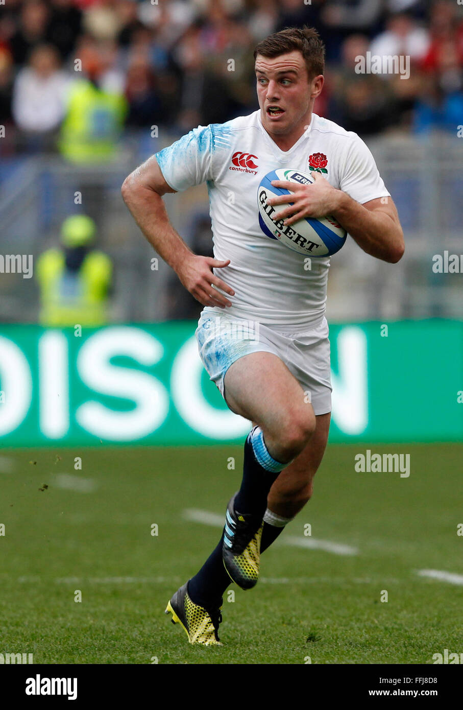 Roma, Italia. Xiv Feb, 2016. L'Inghilterra del George Ford in azione durante il Sei Nazioni di Rugby Union international match tra Italia e Inghilterra . Dove Inghilterra batte Italia a 40-9 punteggio ottenuto nello stadio Olimpico di Roma Credito: Riccardo De Luca/Pacific Press/Alamy Live News Foto Stock