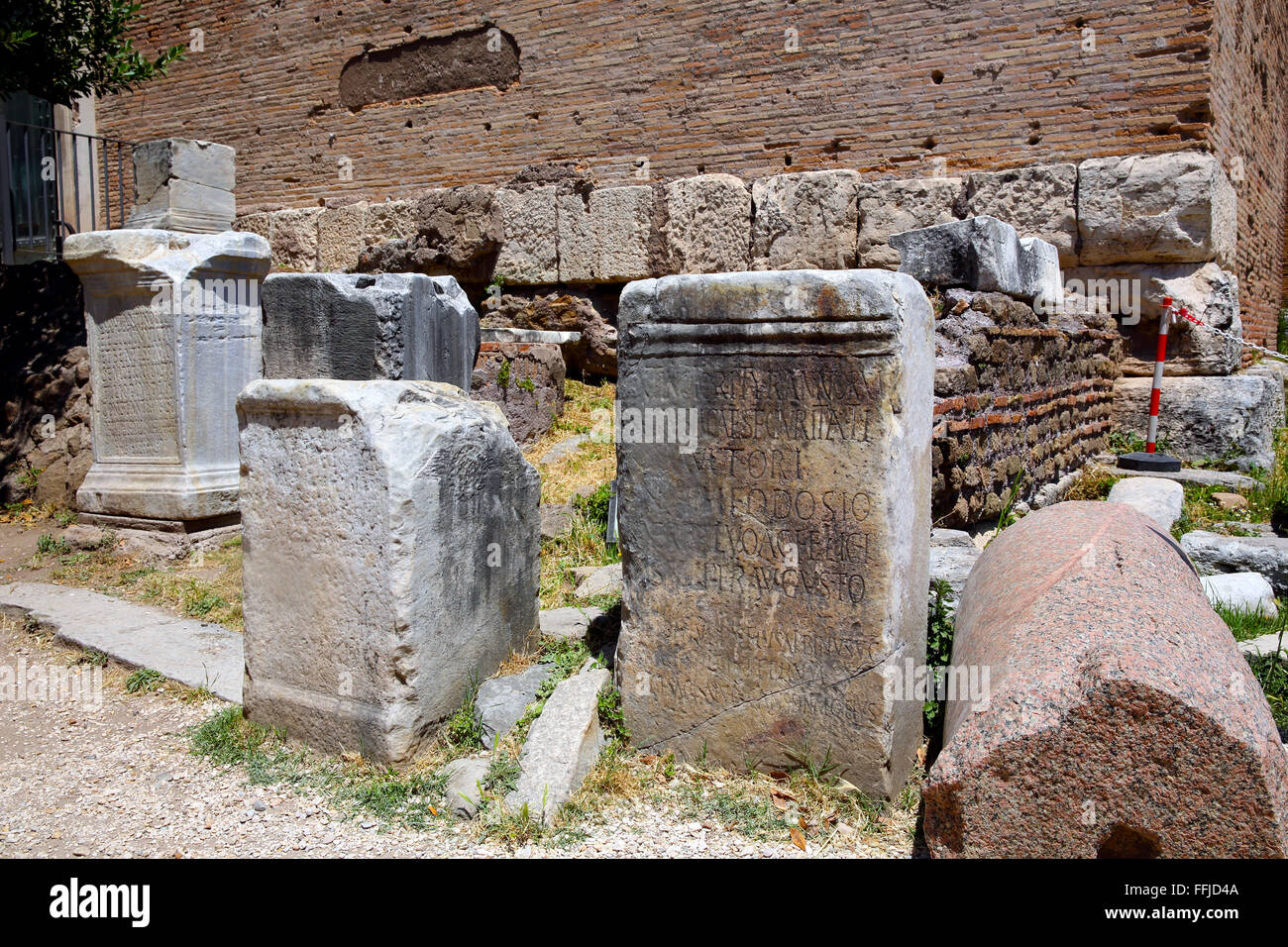 Rovine romane nel Forum di Roma Foto Stock