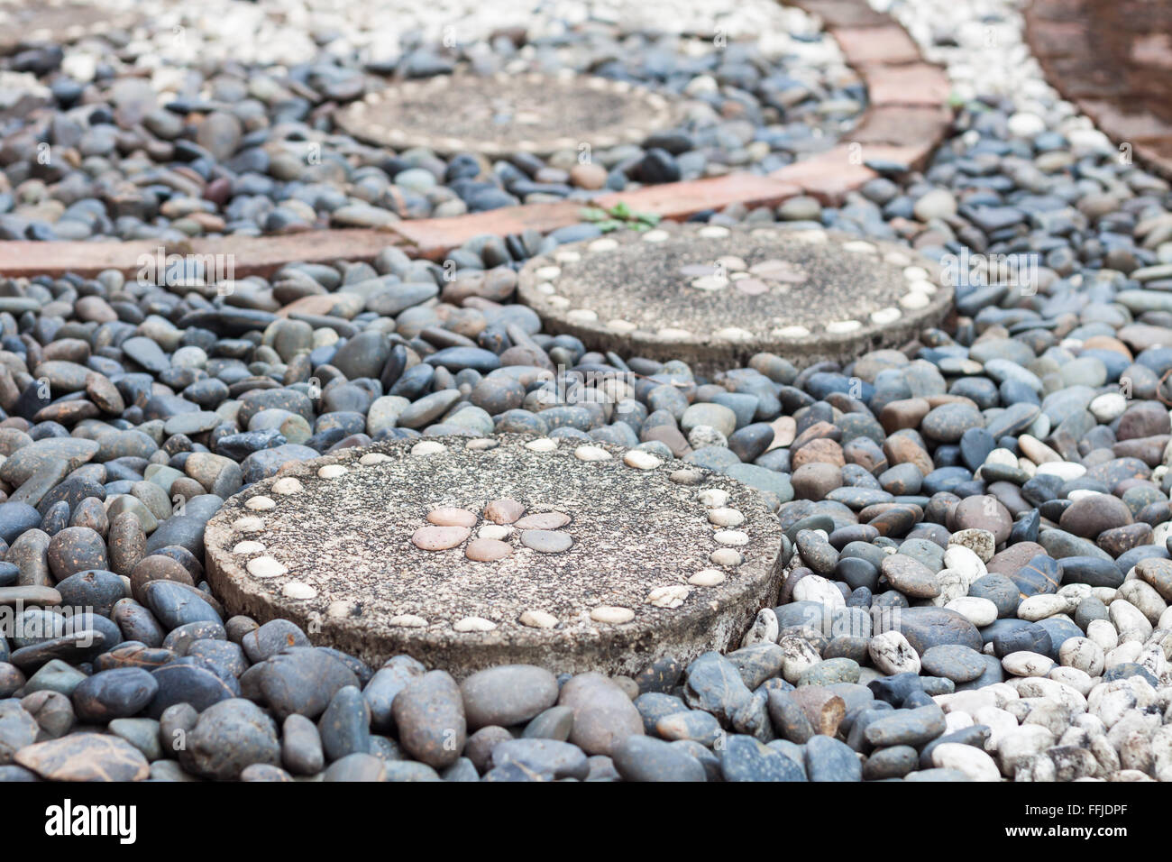 Giardino percorso in pietra con ciottoli, stock photo Foto Stock