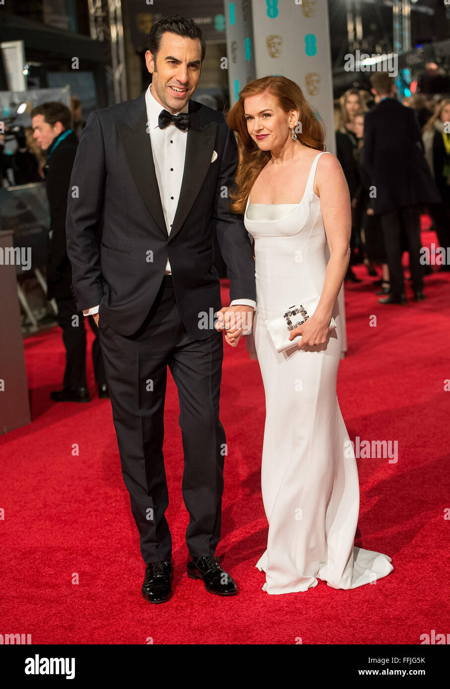 Londra, Regno Unito. 14 Febbraio, 2016. Attori sacha baron cohen e Isla Fisher arrivano all'EE British Academy Film Awards, premi BAFTA, presso la Royal Opera House di Londra, Inghilterra, il 14 febbraio 2016. Credito: dpa picture alliance/Alamy Live News Foto Stock