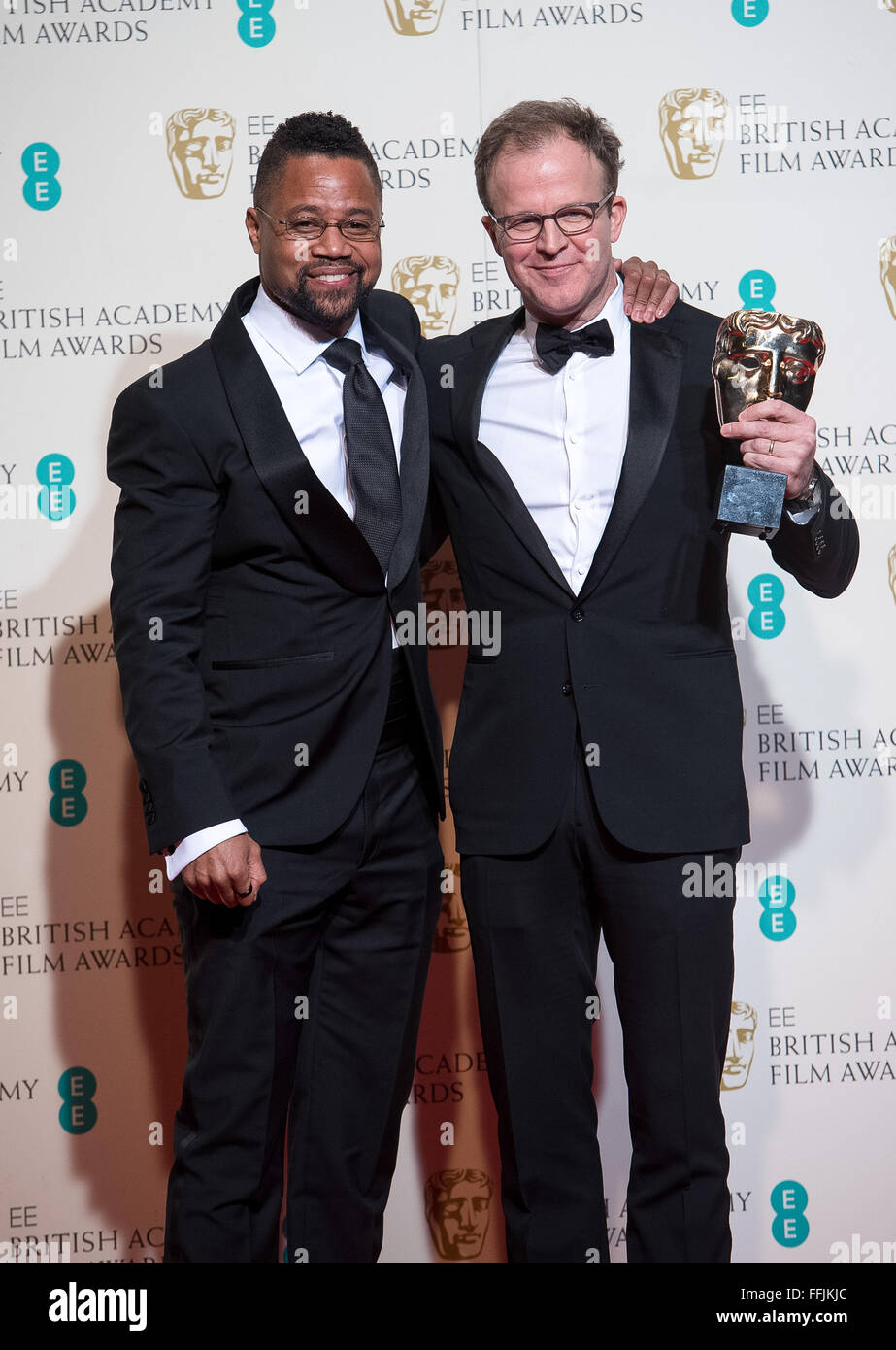 Londra, Regno Unito. 14 Febbraio, 2016. Cuba Gooding Jr (l) e Tom McCarthy, vincitore della sceneggiatura originale award per il 'Spotlight', pongono in sala stampa del EE British Academy Film Awards, premi BAFTA, presso la Royal Opera House di Londra, Inghilterra, il 14 febbraio 2016. Credito: dpa picture alliance/Alamy Live News Foto Stock