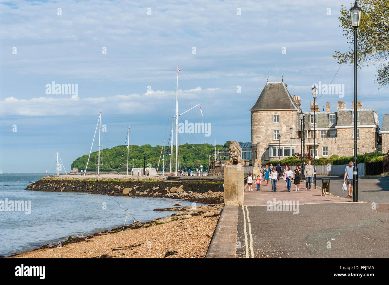 Cowes Harbour Parade all'Isola di Wight, Inghilterra del Sud Foto Stock