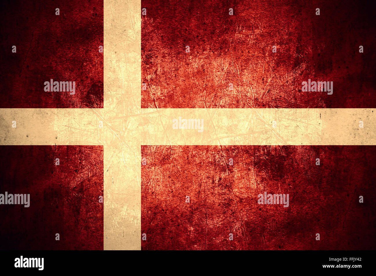 Bandiera della Danimarca o banner danese sul modello ruvida texture di sfondo vintage Foto Stock