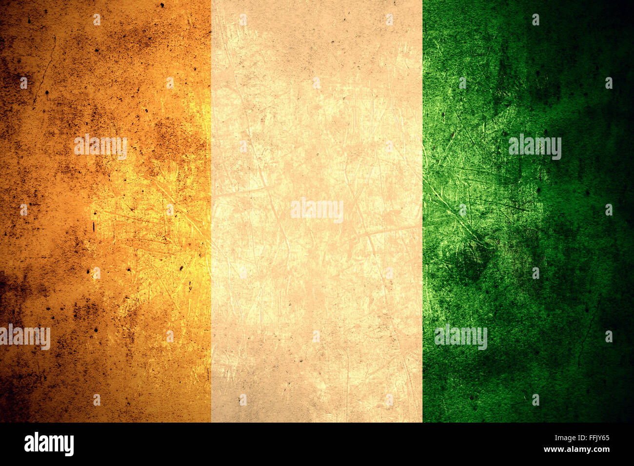 Bandiera della Costa d'Avorio o banner sul modello ruvida texture di sfondo vintage Foto Stock