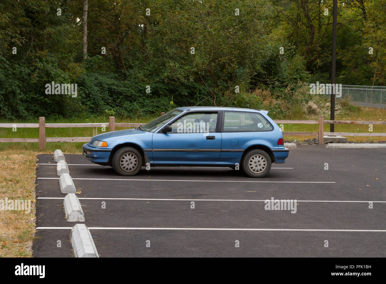 SPRINGFIELD, o 14 SETTEMBRE 2011: due porte boccaporto indietro Honda Civic parcheggiato in un vuoto di parcheggio in Oregon. Foto Stock