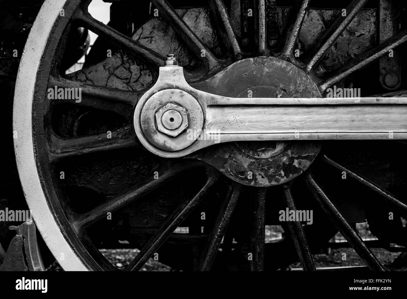Una fotografia dettagliata che mostra vista ravvicinata della locomotiva vintage le ruote di azionamento e gli alberi di comando Foto Stock