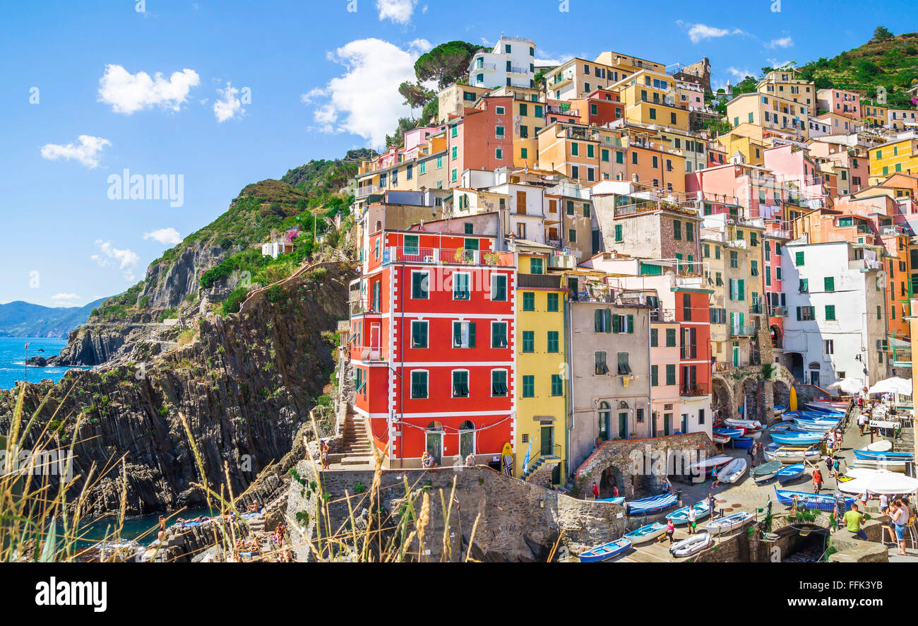 Architettura degli edifici in Cinque Terre - cinque terre ,a Riomaggiore village, una delle attrazione più popolare nel mondo. Foto Stock