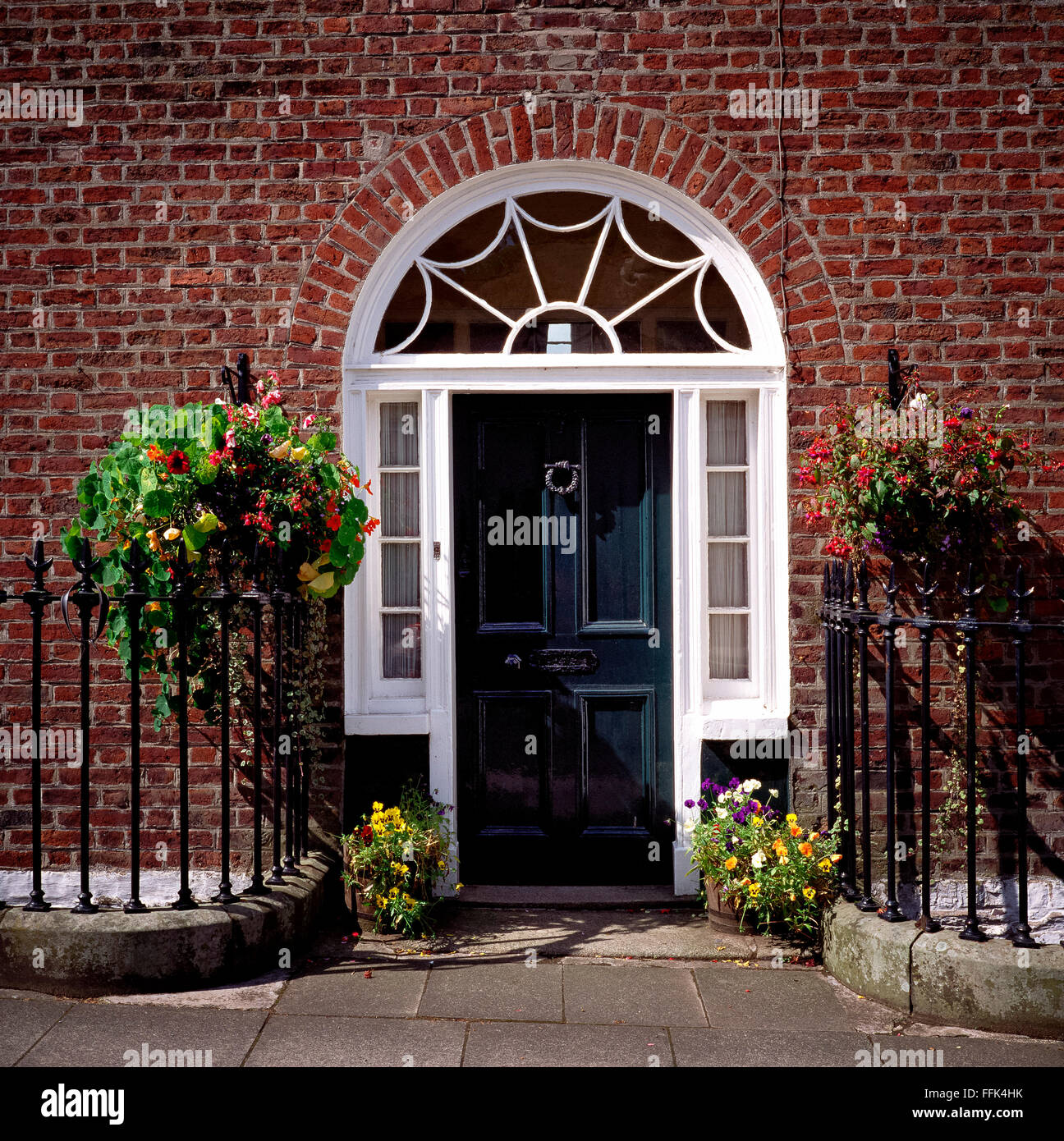 Porta georgiano porta Hillsborough, all Irlanda del Nord Foto Stock