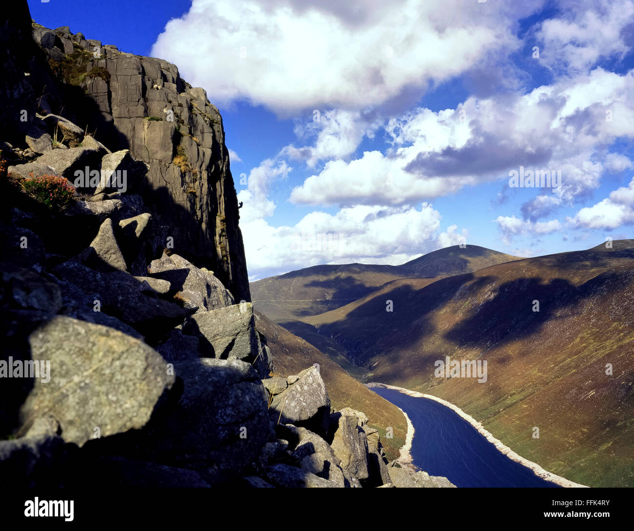 Arrampicata sul Slieve Crom Mourne Mountains Mournes all Irlanda del Nord Foto Stock