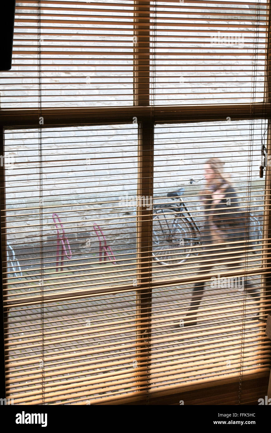 Fenster, Fahrrad, Middelburg, Provinz Seeland, Niederlande | Finestra, bicicletta, Middelburg, costa del Mare del Nord, Zeeland, Paesi Bassi Foto Stock