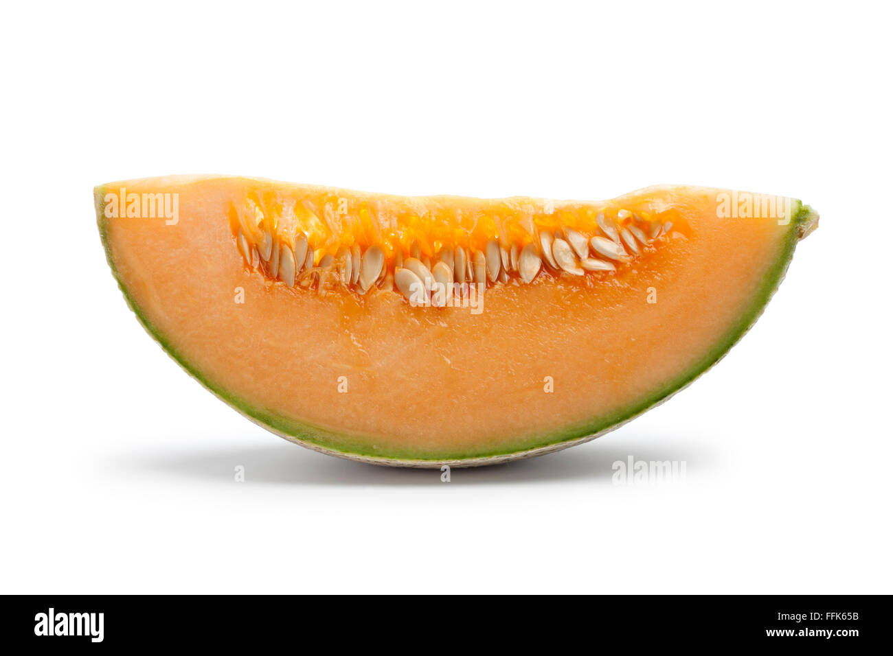 Fetta di fresco melone Cantalupo isolati su sfondo bianco Foto Stock