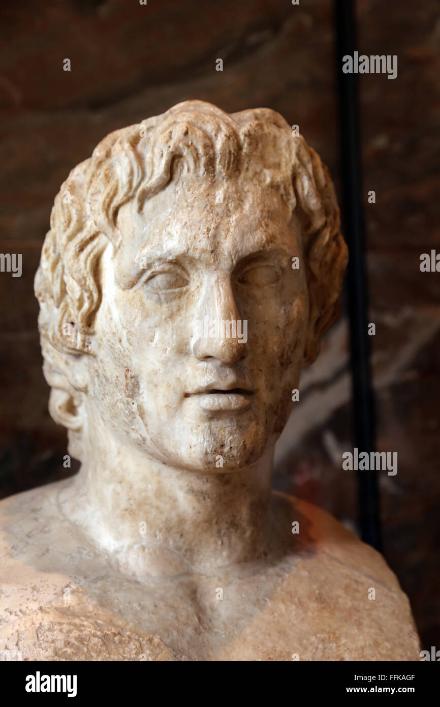 Alessandro il Grande (356-323 a.C.) chiamato Hermes Azara. Copia romana, 1° /2° secolo D.C. di un bronce statua realizzata da Lisippo. Foto Stock Alessandro il Grande (356-323 a.C.) chiamato Hermes Azara. Copia romana, 1° /2° secolo D.C. di un bronce statua realizzata da Lisippo. Foto Stock