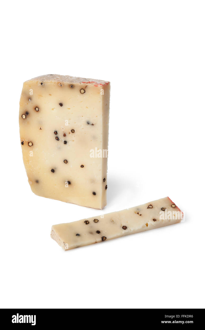 Pecorino italiano formaggio pepato su sfondo bianco Foto Stock