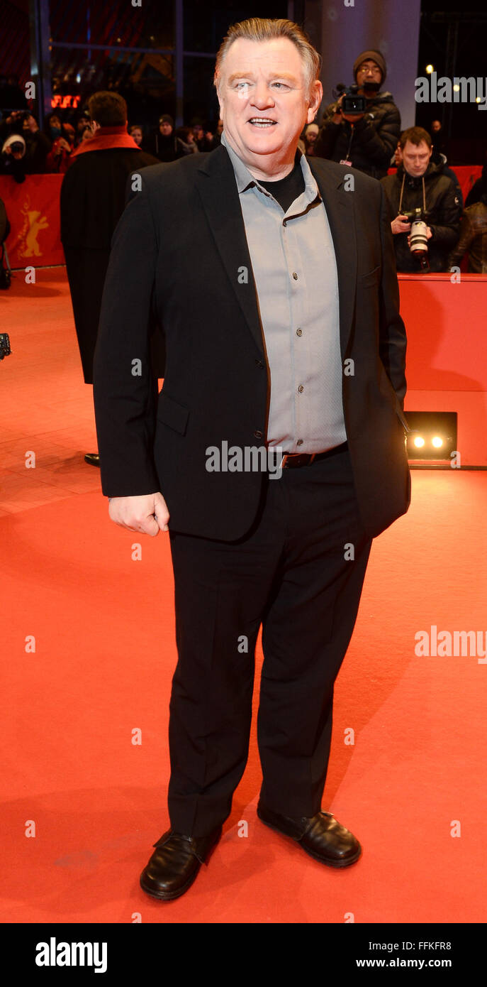 Berlino, Germania. 15 Feb, 2016. 66° Festival Internazionale del Cinema di Berlino, Germania, 15 febbraio 2016. Premiere "Jeder stirbt fuer sich allein' ('Alone in Berlin"): Attore Brendan Gleeson. Il film corre in concorso alla Berlinale. La Berlinale corre dal 11 febbraio al 21 febbraio 2016. Foto: GREGOR FISCHER/dpa/Alamy Live News Foto Stock