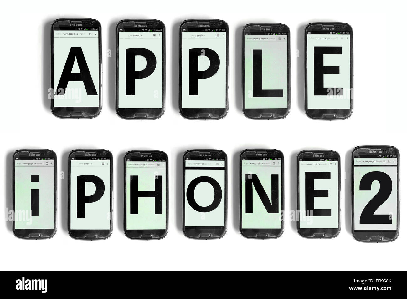 Apple iPhone 2 scritta sugli schermi di smartphone fotografati contro uno sfondo bianco. Foto Stock
