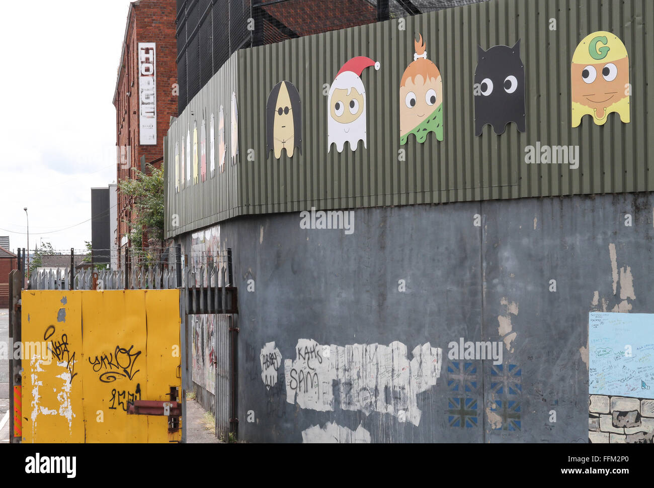 Una sezione della linea di pace vicino a Northumberland Street, Belfast. Foto Stock