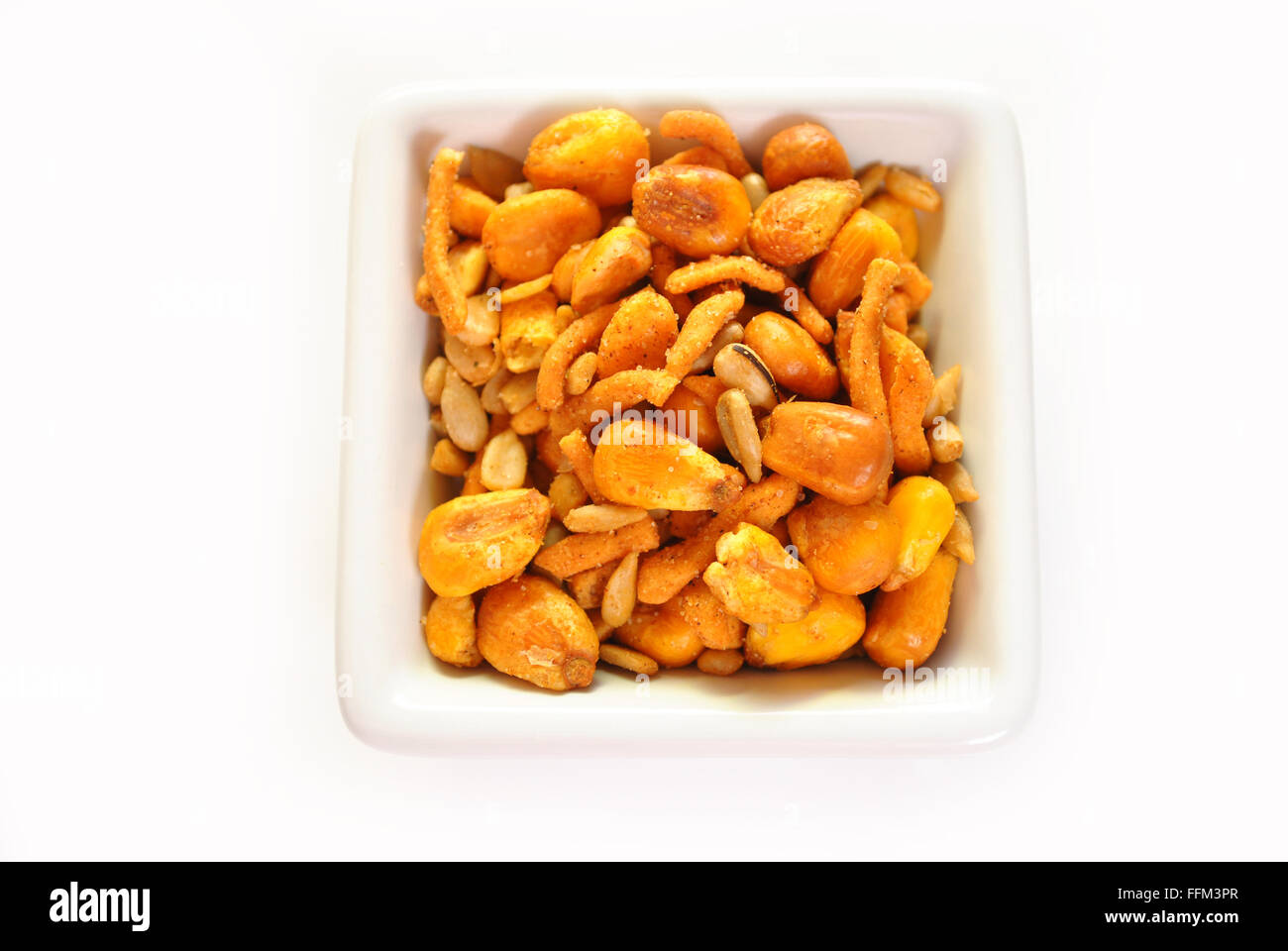 Vista superiore del sentiero piccante mescolare in una ciotola quadrata Foto Stock