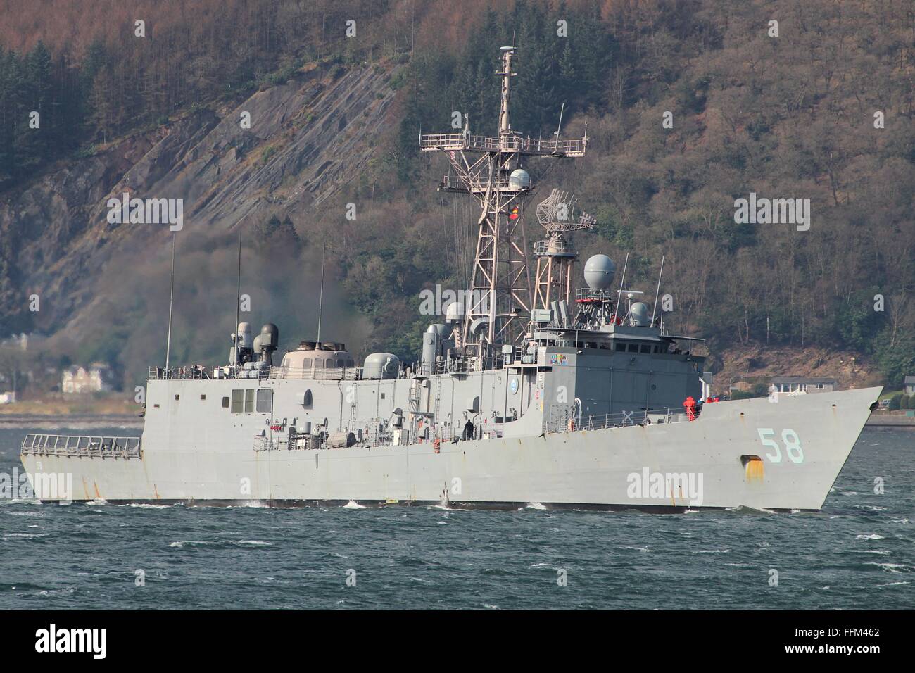 USS Samuel B Roberts (FFG-58), un pericolo di Oliver Perry-class frigate del Navy US, arriva per esercitare congiuntamente il guerriero 14-1. Foto Stock