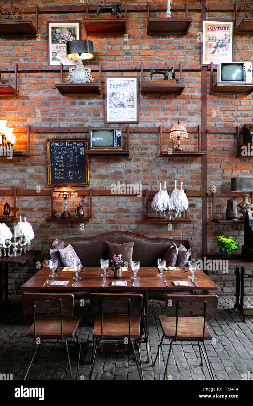 Arredamento rustico del bistrot cafe/ristorante in seminyak bali ... Arredamento ristorante rustico