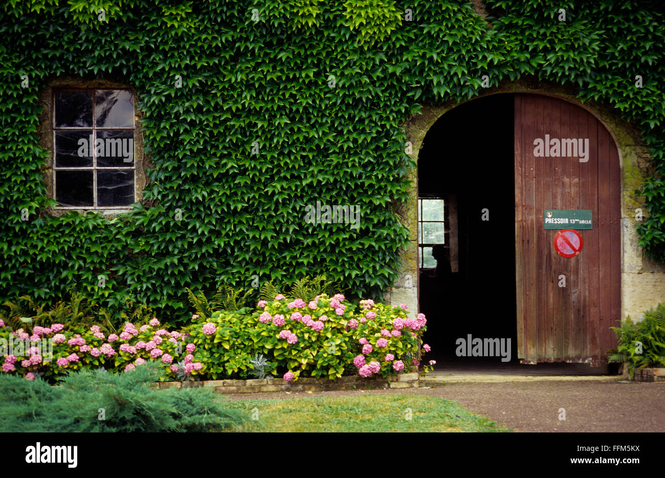 Francia, Mosa (55), villaggio di Beaulieu en Argonne, Wine press nella vecchia abbazia Foto Stock