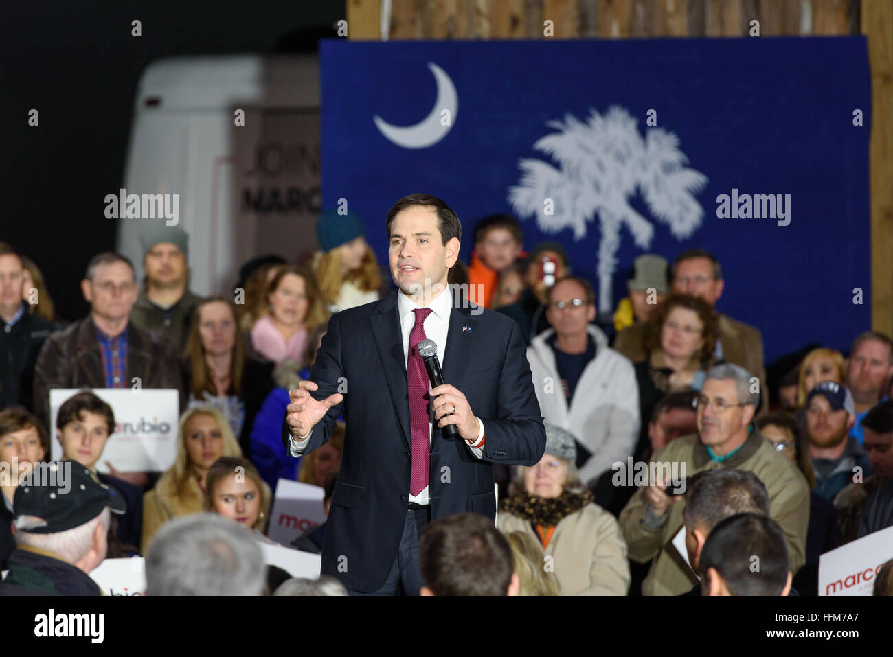 Gilbert, South Carolina, Stati Uniti d'America. Il 15 febbraio, 2016. Il candidato presidenziale Marco Rubio(R) detiene una Lexington Town Hall a Harmon's Tree Farm. Credito: schiacciare il lettore Rush/Alamy Live News Foto Stock