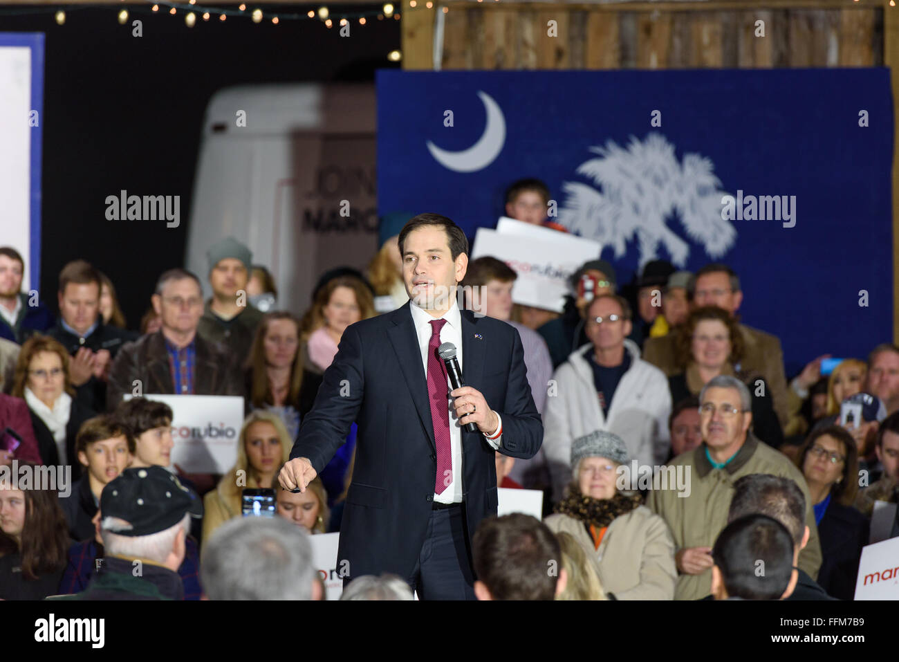 Gilbert, South Carolina, Stati Uniti d'America. Il 15 febbraio, 2016. Il candidato presidenziale Marco Rubio(R) detiene una Lexington Town Hall a Harmon's Tree Farm. Credito: schiacciare il lettore Rush/Alamy Live News Foto Stock
