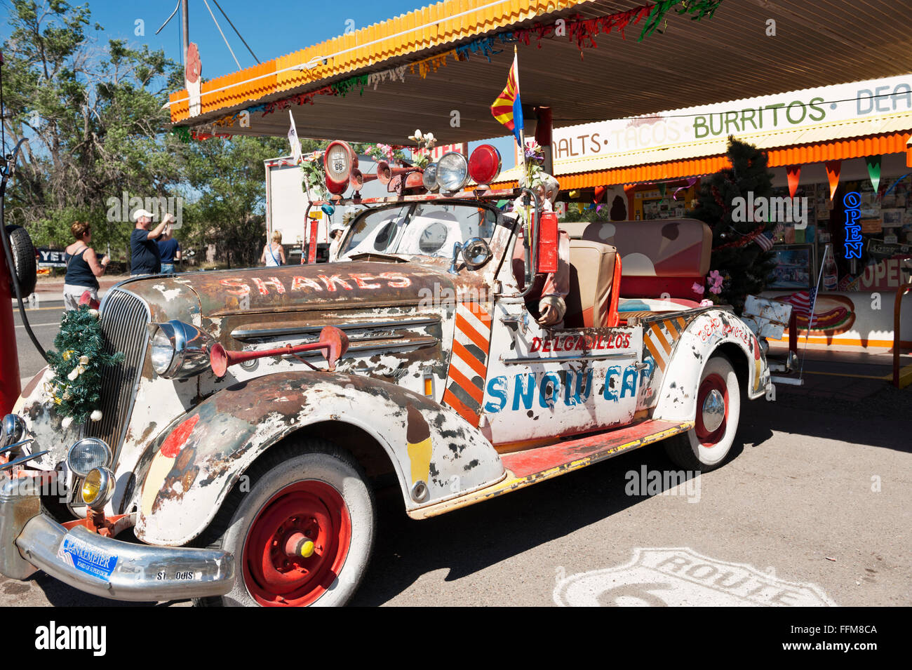 Un 1936 Chevrolet in esposizione permanente di fronte Delgadillo del ristorante in Seligman, Arizona, Route 66 Foto Stock