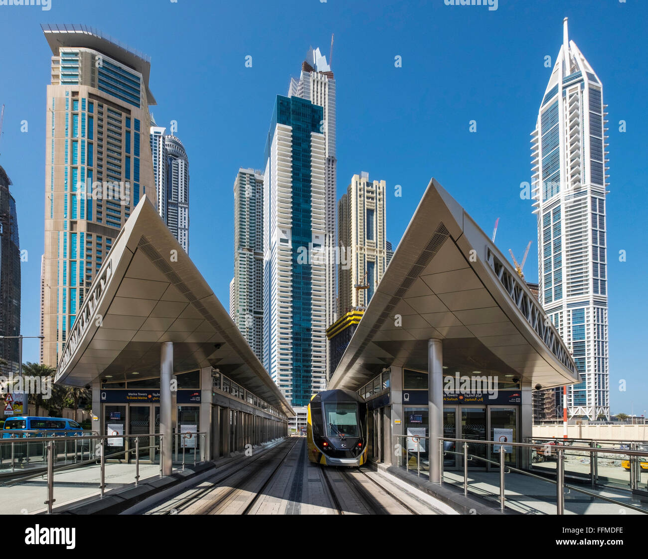Moderna stazione ferroviaria per Dubai sistema tramviario di Emirati Arabi Uniti Foto Stock
