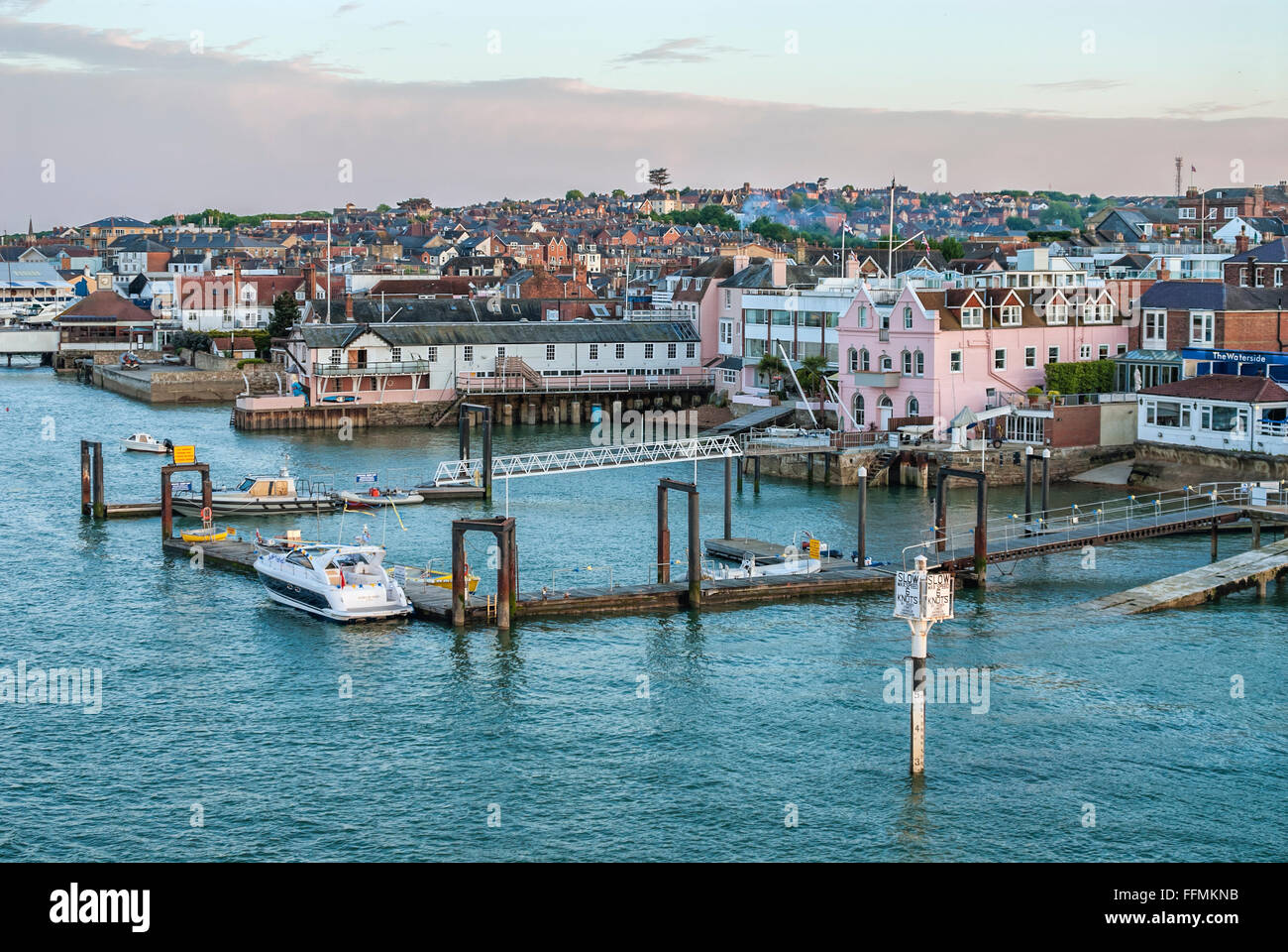 Vista sulla Cowes Marina all'Isola di Wight, Inghilterra meridionale Foto Stock