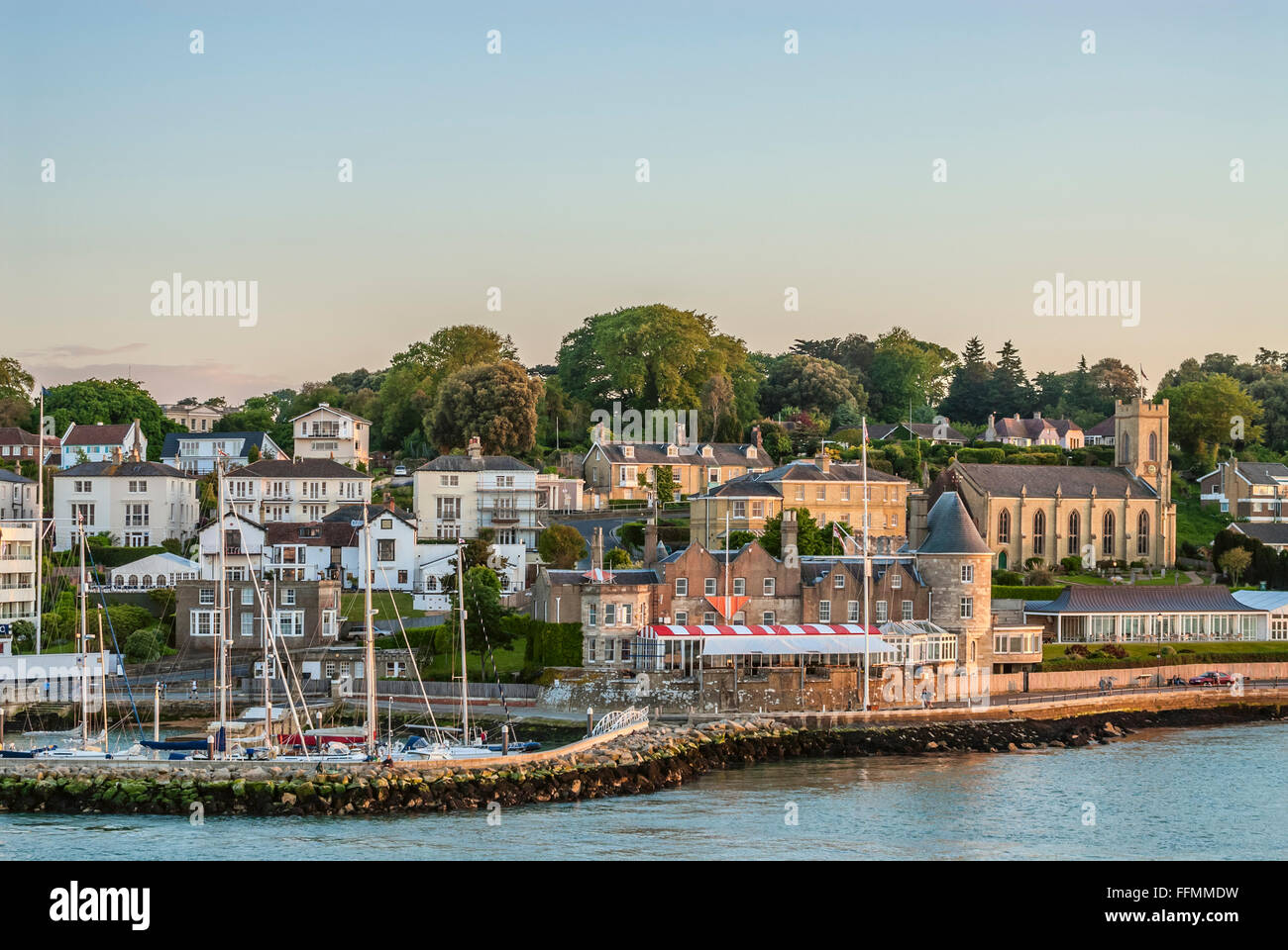 Vista sulla Cowes Marina all'Isola di Wight, Inghilterra meridionale Foto Stock