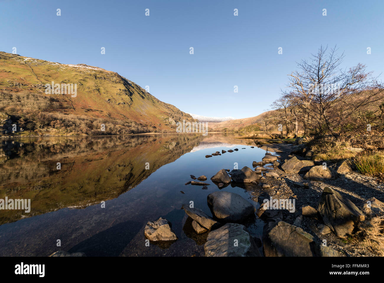 Llyn Gwynant Snowdonia Gwynedd North Wales UK.. acqua, lago, paesaggio. montagne, riflessioni. Foto Stock