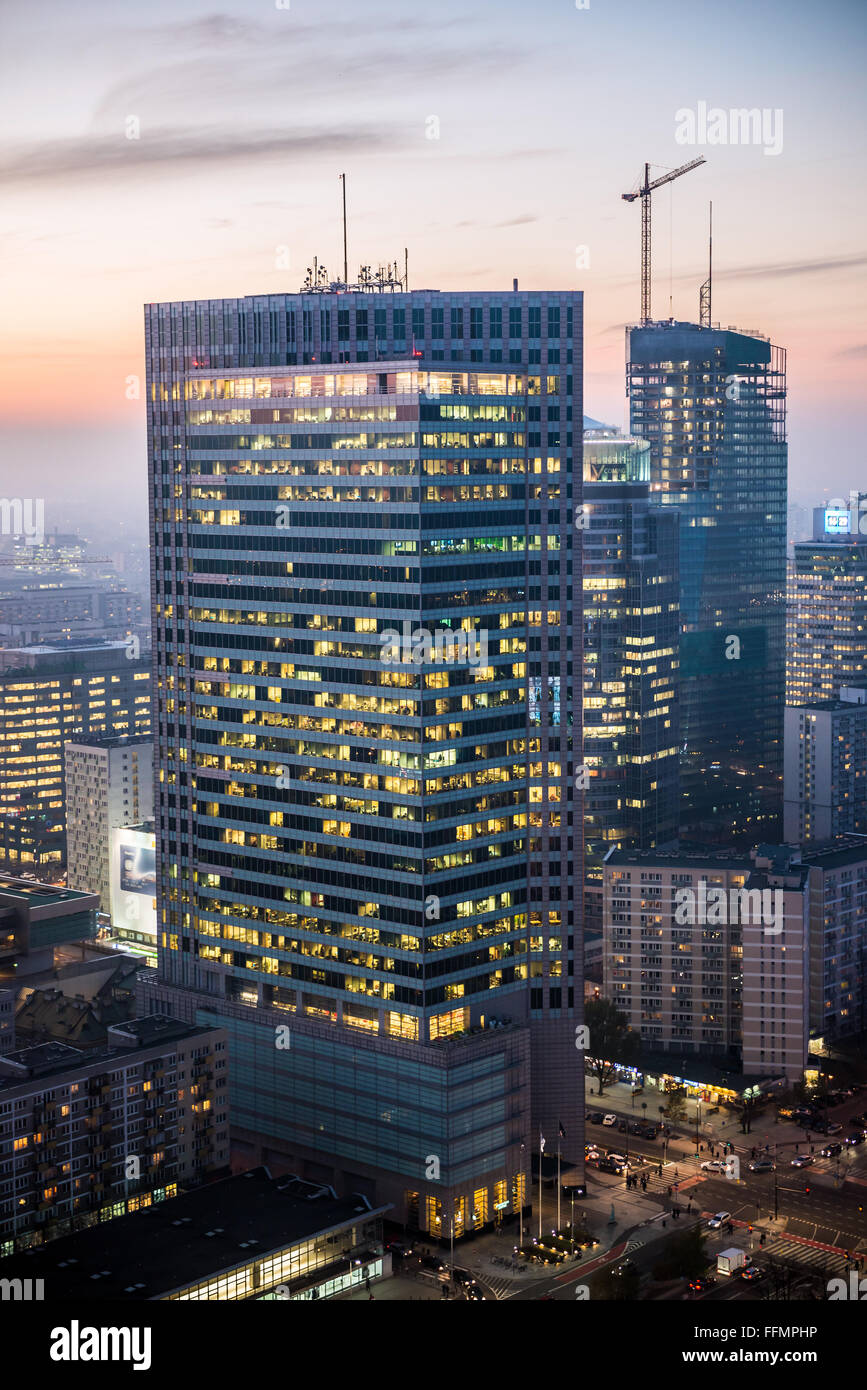 Varsavia Centro Finanziario, Spektrum Tower e Q22 skyscraper (in costruzione) visto dal palazzo della cultura e della scienza, Varsavia Foto Stock