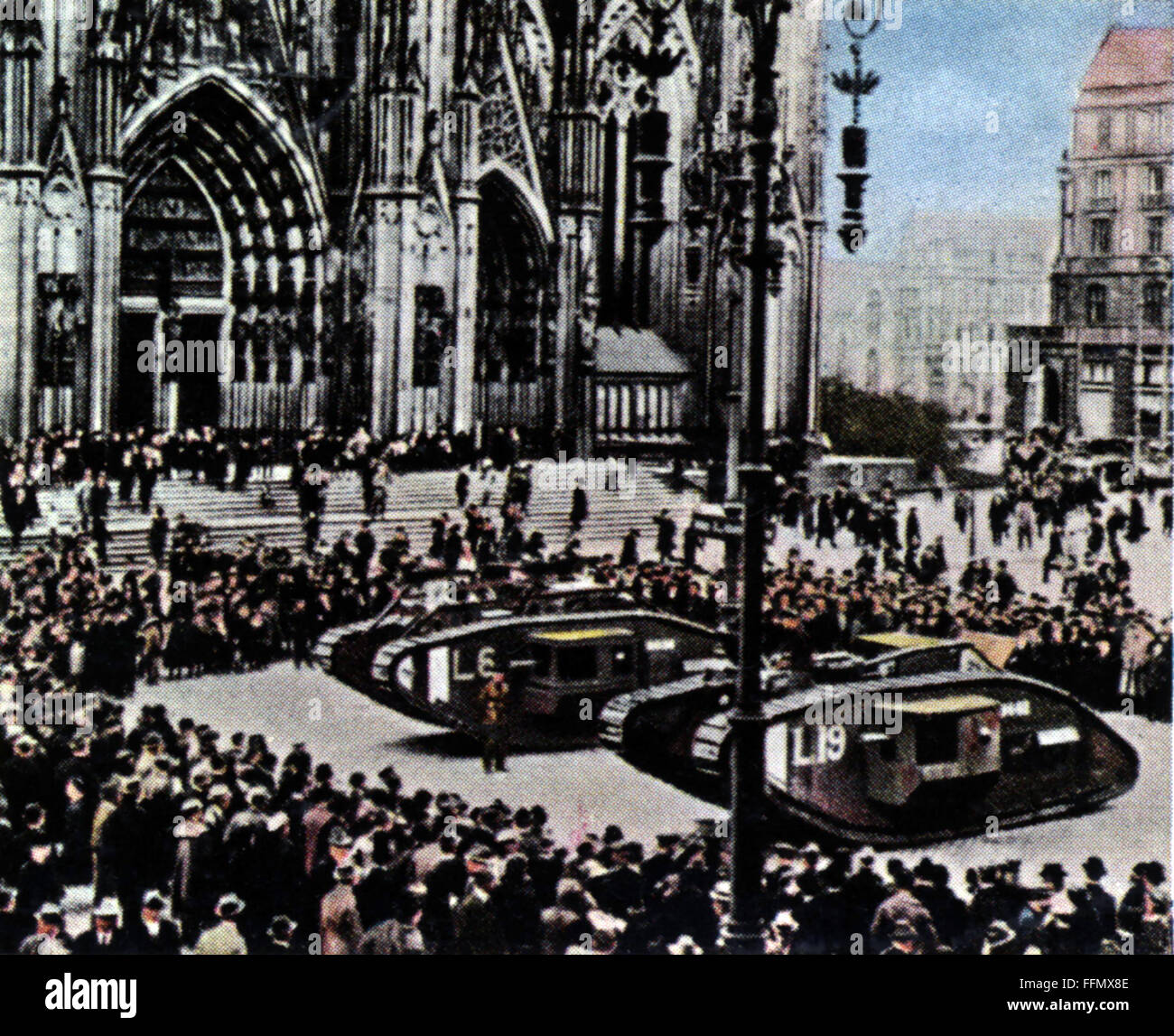 Occupazione alleata della Renania 1918 - 1930, carri armati britannici di fronte alla cattedrale di Colonia, dicembre 1921, fotografia colorata, sigaretta, serie 'Die Nachkriegszeit',', 1935, diritti aggiuntivi-clearences-non disponibile Foto Stock
